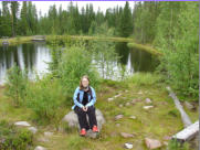 "Jag sitter p en sten vid en sj i en skog"